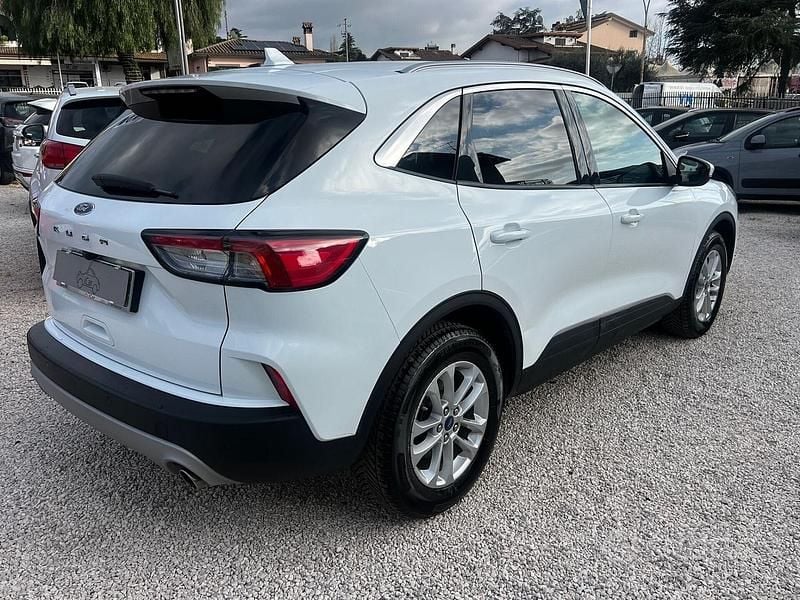 Usado Ford Kuga Titanium 120 CV (88 kW) 2023 Blanco SUV