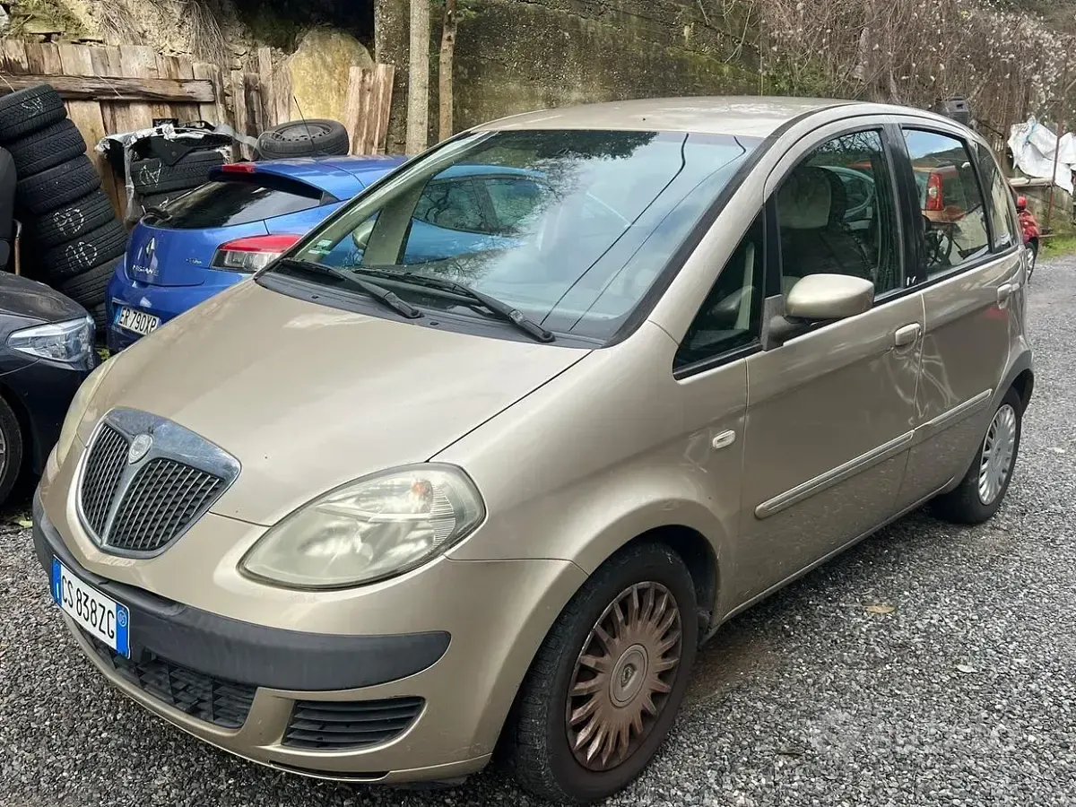 Usata Lancia Musa 95 CV (69 kW) 2005 Marrone Monovolume
