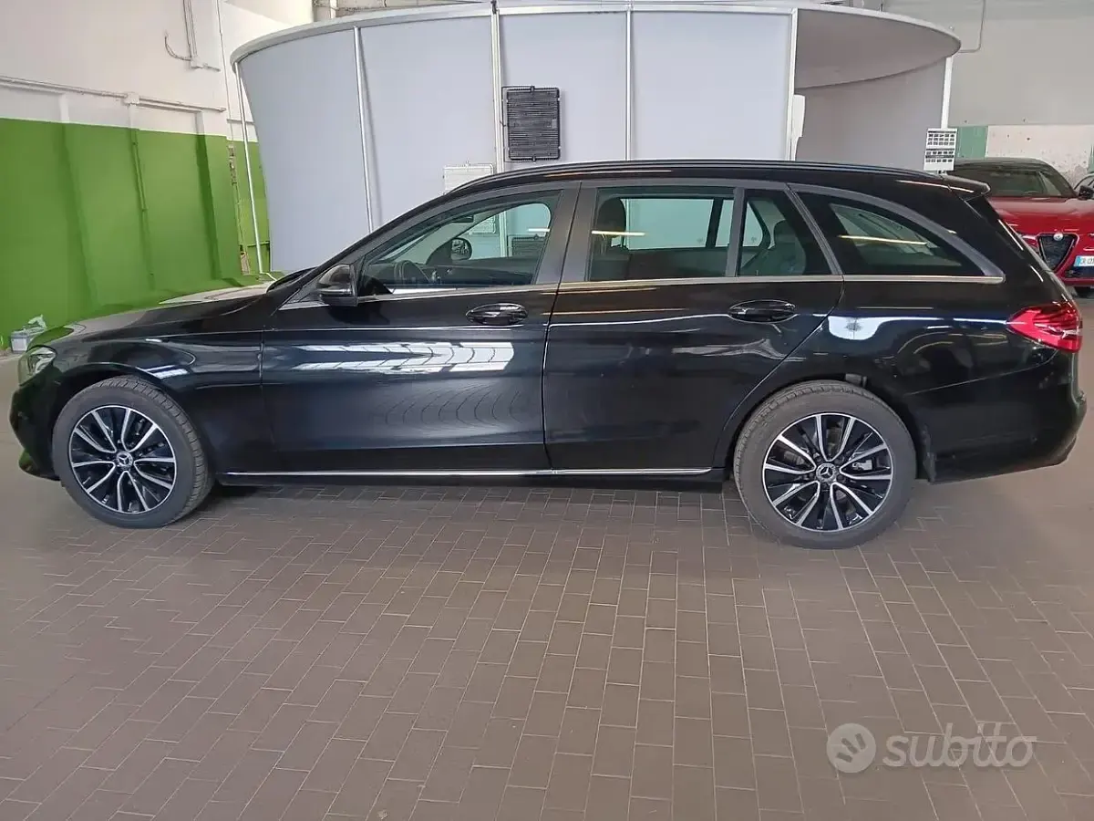 Usata Mercedes C180 Business 122 CV (89 kW) 2019 Nero Station wagon