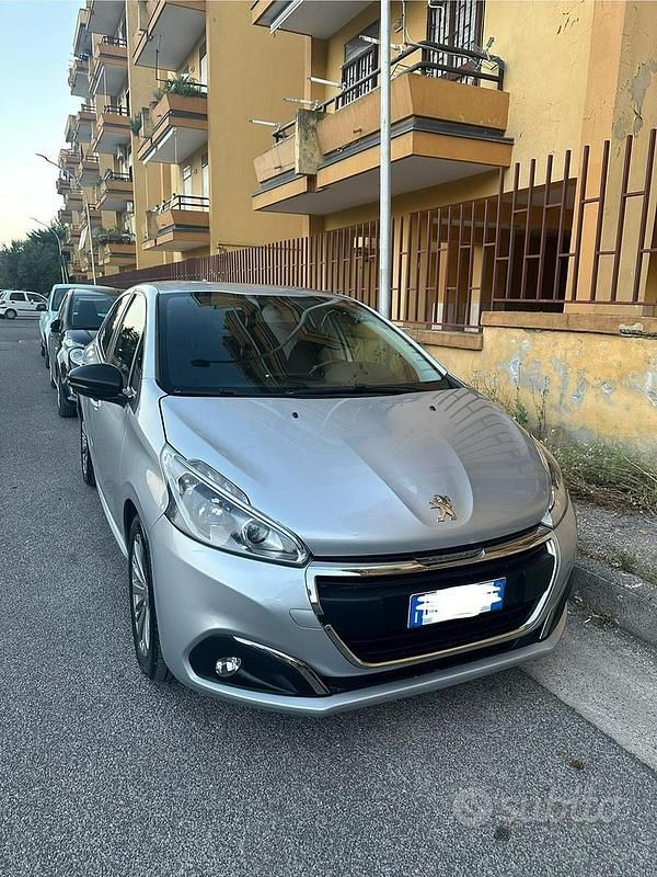 Usata 2017 Peugeot 208 Due volumi | 5500 € (Super prezzo) - Immagine 1/4