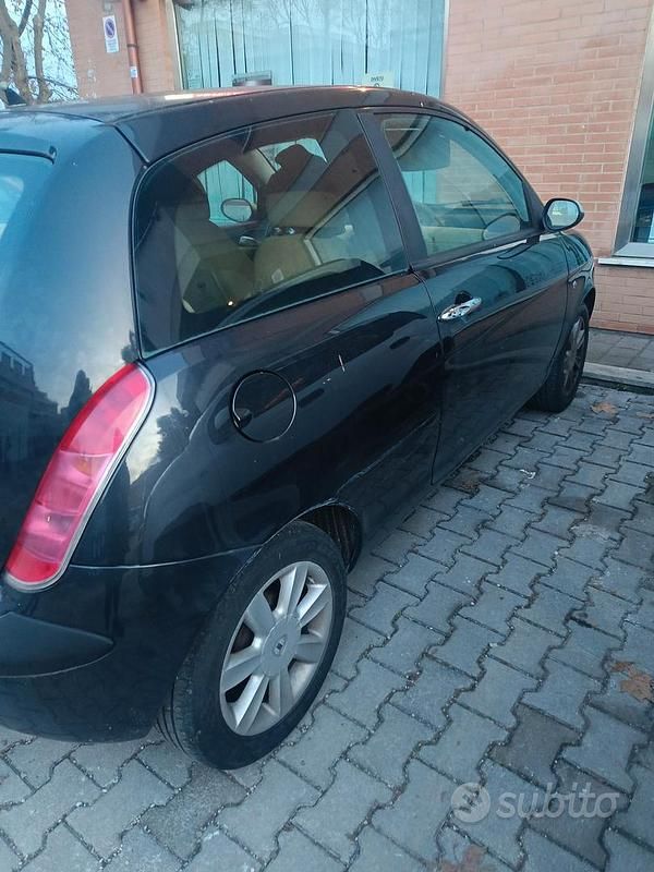 Usata Lancia Ypsilon 60 CV (44 kW) 2004 Nero Utilitaria