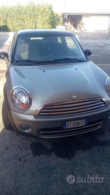 Usata Mini Cooper 90 CV (66 kW) 2011 Marrone Utilitaria