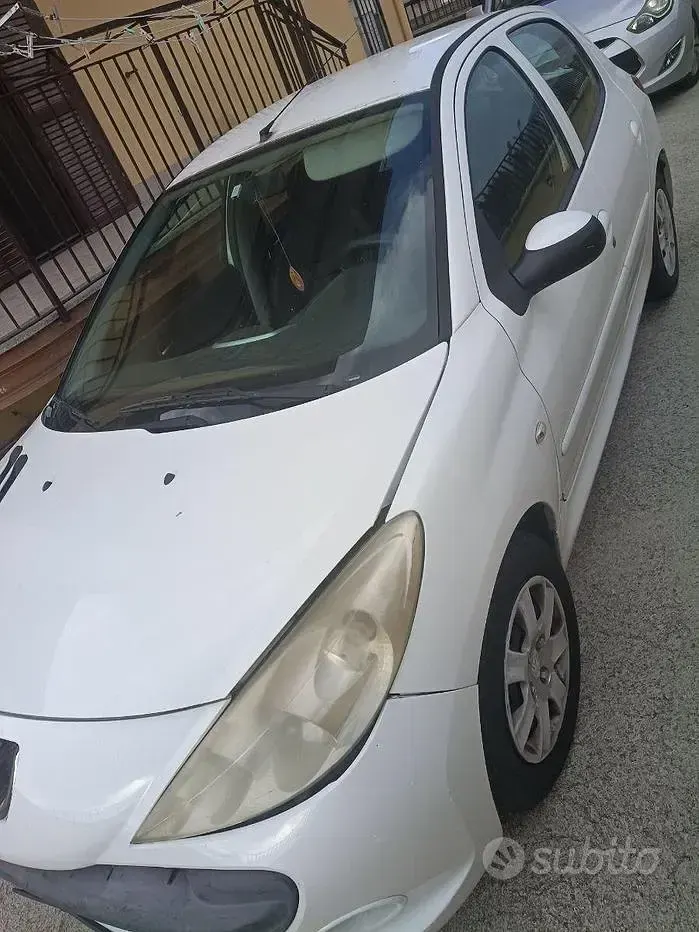 Usata Peugeot 206 68 CV (50 kW) 2011 Bianco Berlina