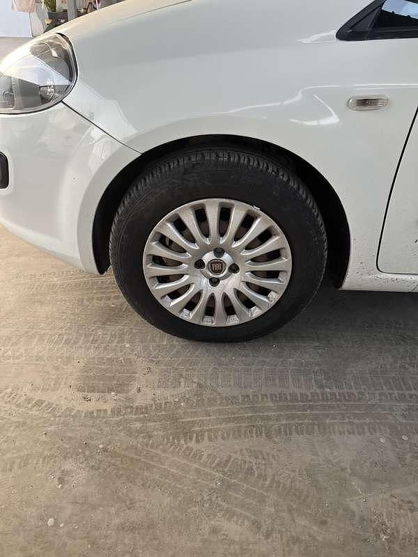 Usata Fiat Punto Evo Dynamic 75 CV (55 kW) 2011 Bianco Utilitaria
