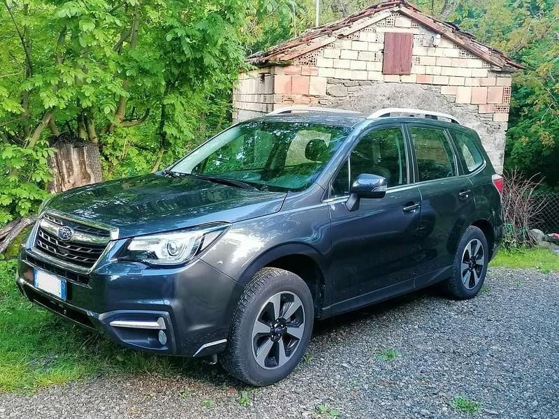 Grigio Usata 2017 Subaru Forester Style SUV | 16.900 € (Buon prezzo) - Immagine 1/3