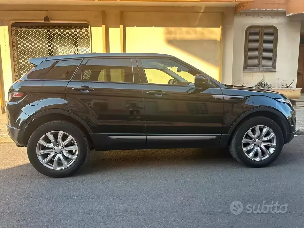 Usata Land Rover Range Rover evoque 150 CV (110 kW) 2018 Nero SUV