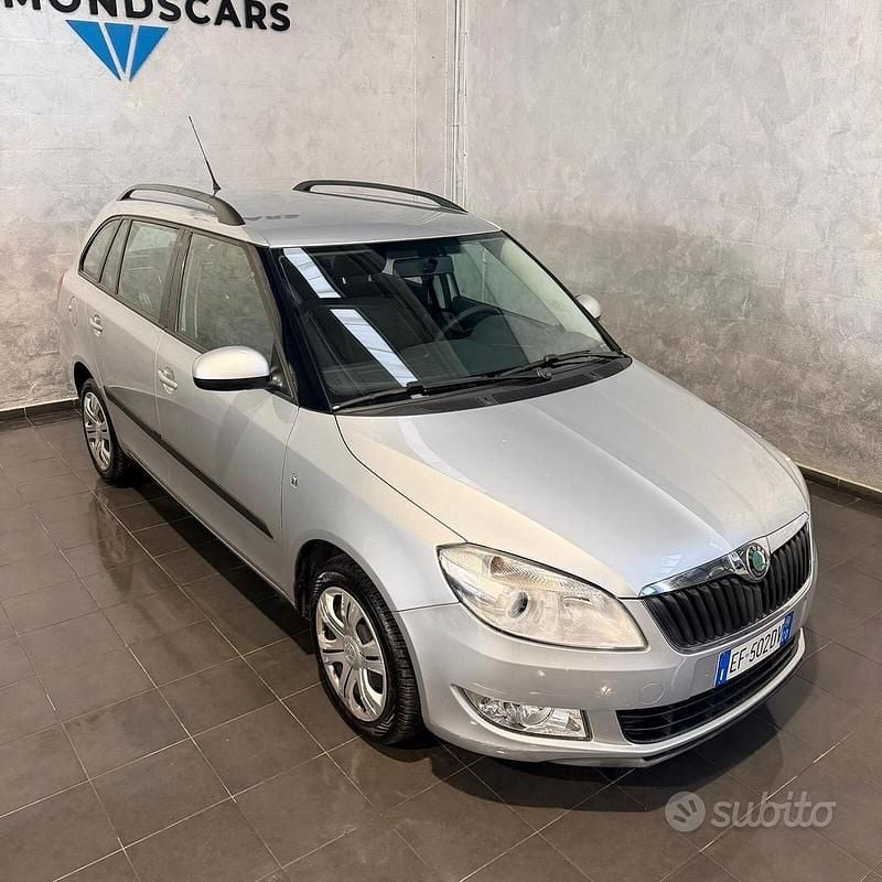 Begagnad Skoda Fabia Style 70 HK (51 kW) 2010 Grå Kombi