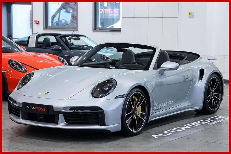 Usata Porsche 992 650 CV (478 kW) 2021 Argento dolomite met. Cabrio