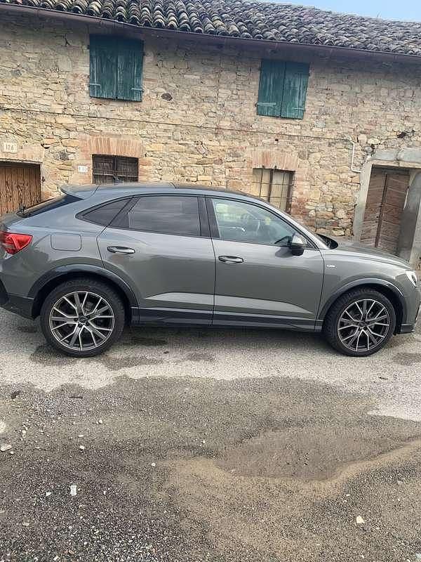Usata 2023 Audi Q3 SUV | 40.999 € (Buon prezzo) - Immagine 1/4