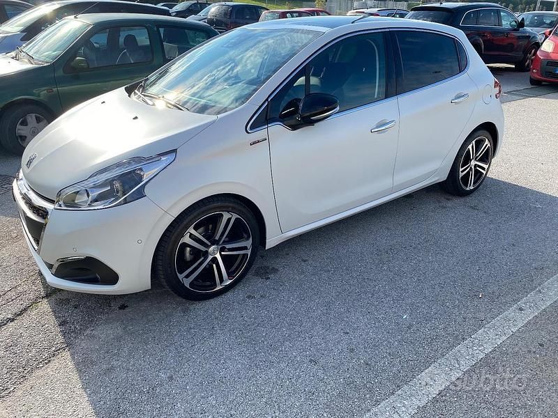 Usata Peugeot 208 GT-line 2016 Bianco Utilitaria