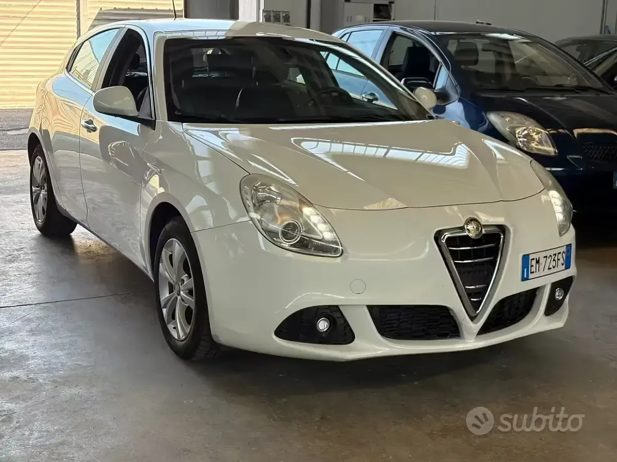 Usata Alfa Romeo Giulietta Progression 120 CV (88 kW) 2012 Bianco Utilitaria