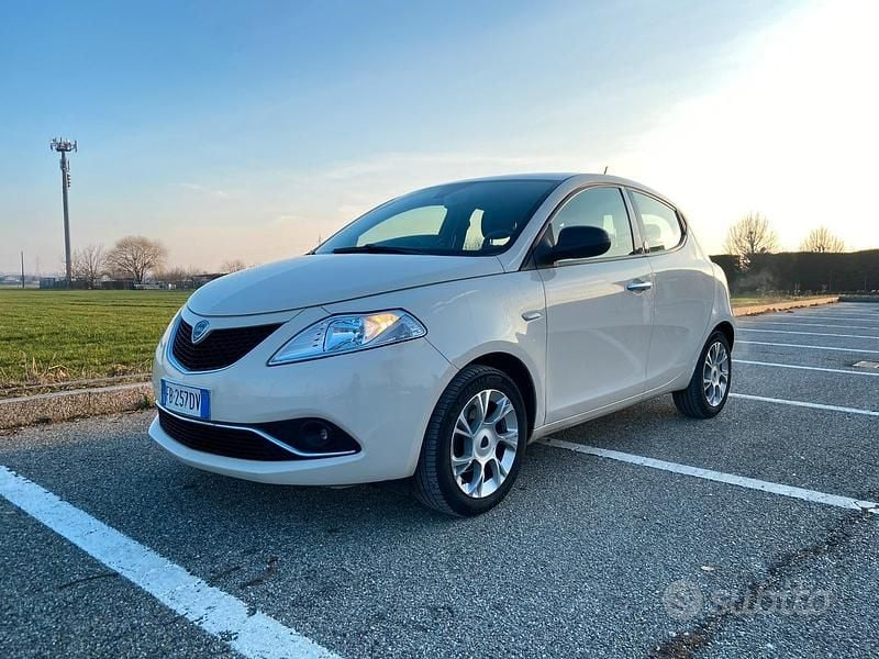 Usata 2015 Lancia Ypsilon Due volumi | 6000 € (Cara) - Immagine 1/4