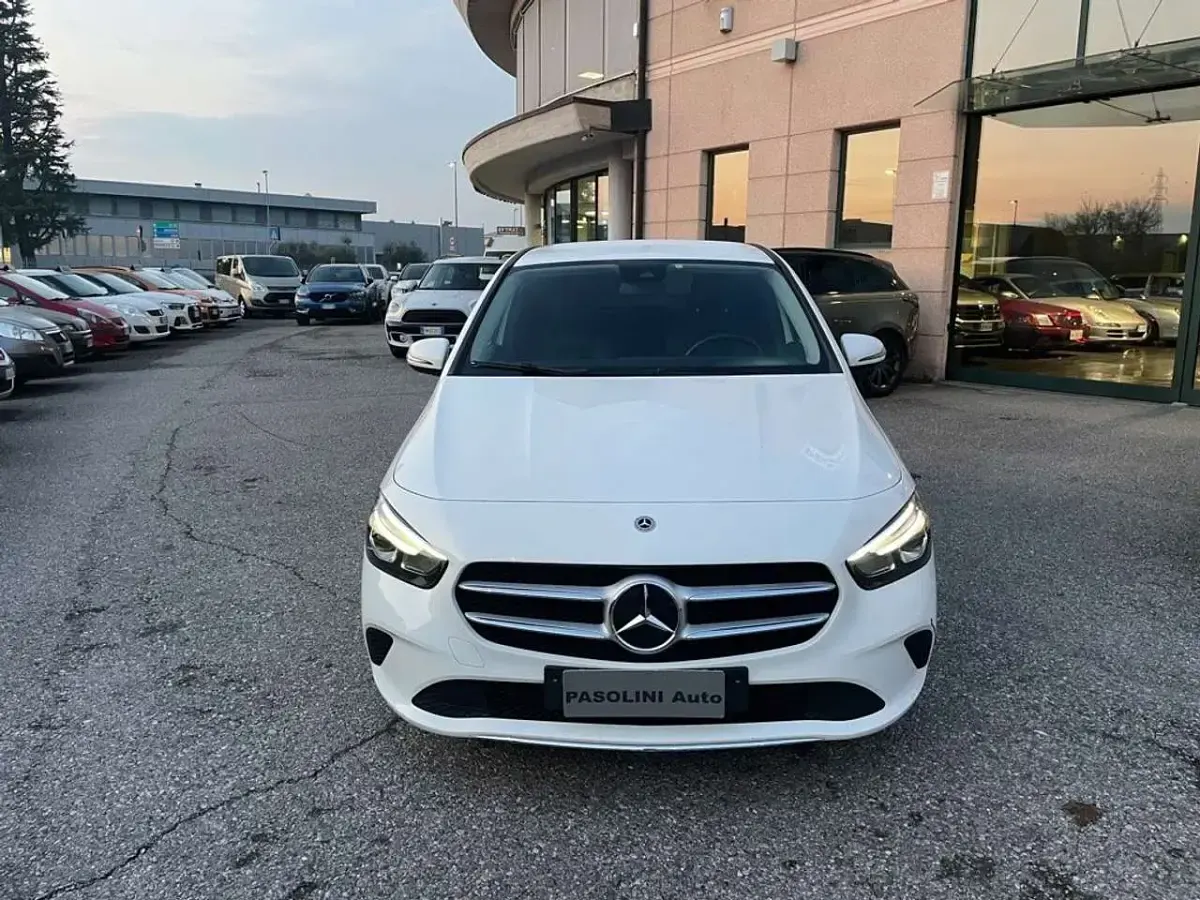 Begagnad Mercedes B200 150 HK (110 kW) 2021 Vit Minibuss