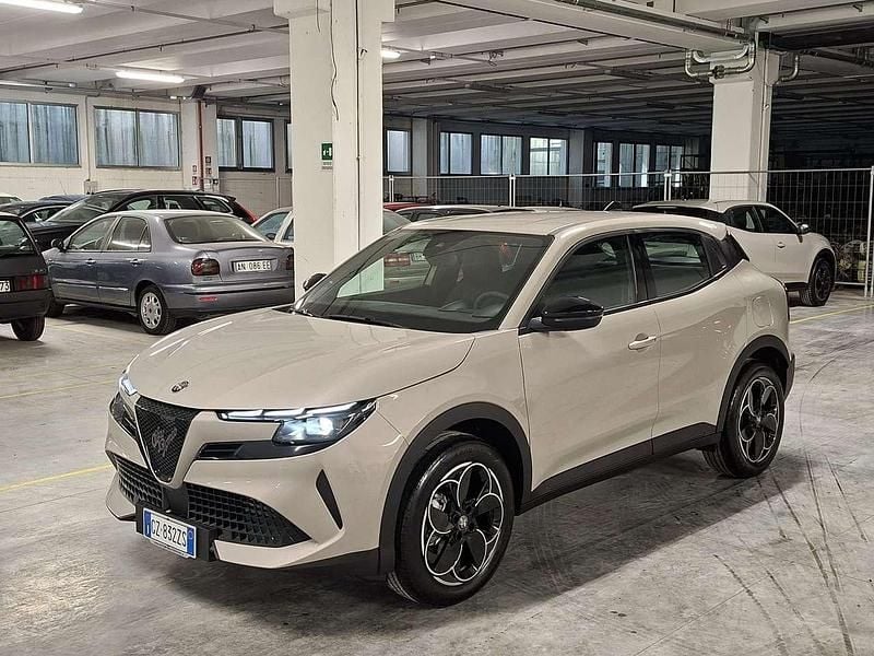 Nuova Alfa Romeo Junior 61 kW (84 CV) 2025 Avorio galleria (636) SUV