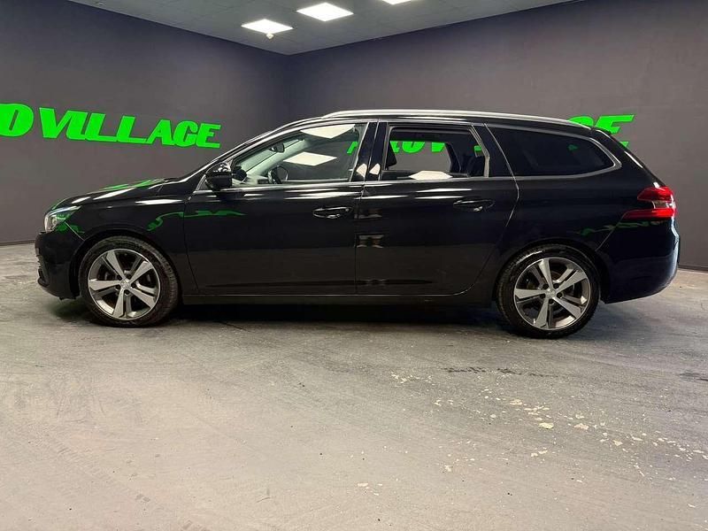 Gebraucht Peugeot 308 Allure 131 PS (96 kW) 2020 Schwarz Kombi