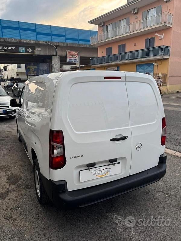 Usata Opel Combo Edition 101 CV (74 kW) 2019 Bianco Monovolume