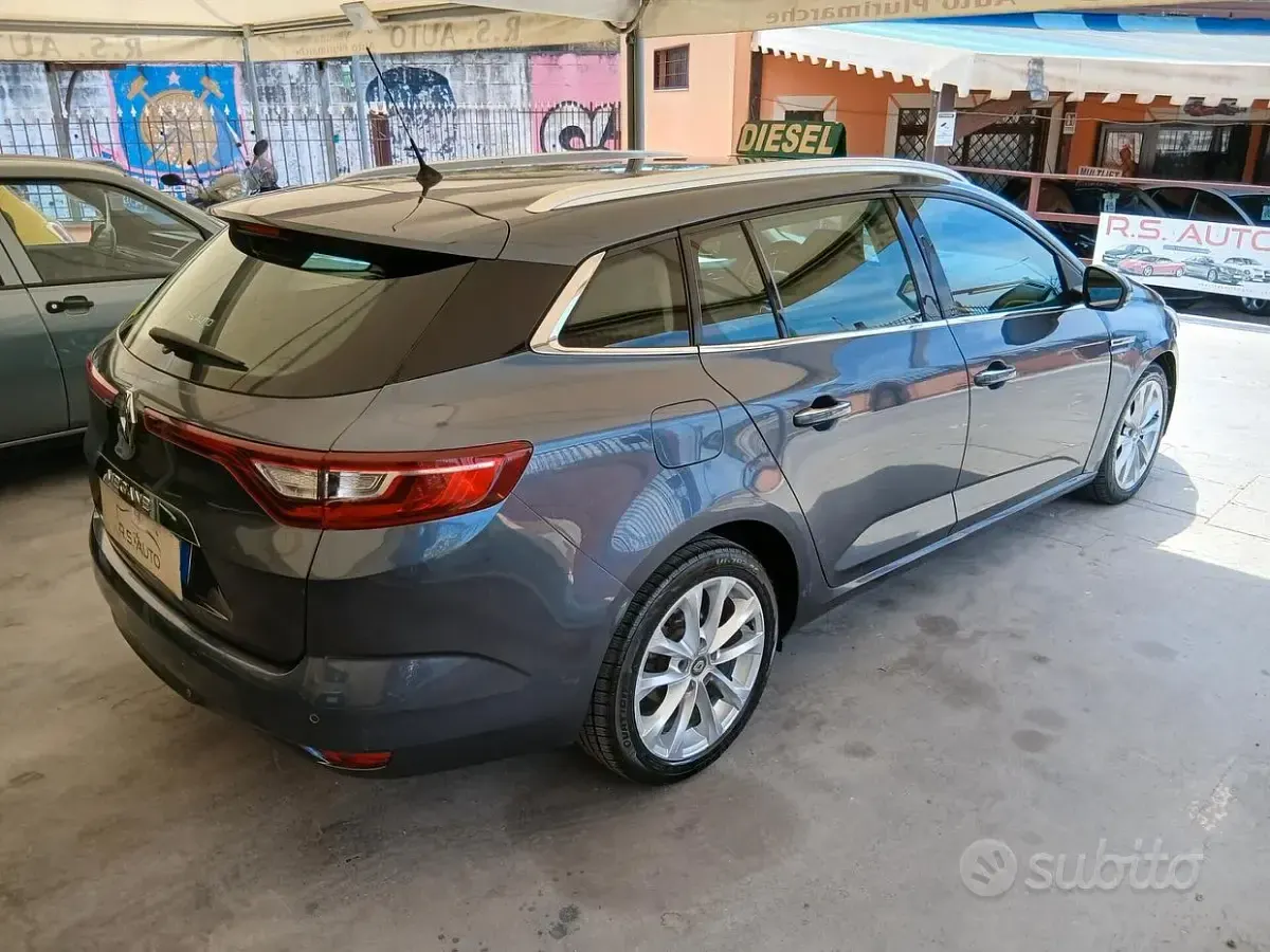 Usata Renault Mégane GrandTour 110 CV (80 kW) 2019 Bluazzurro Station wagon