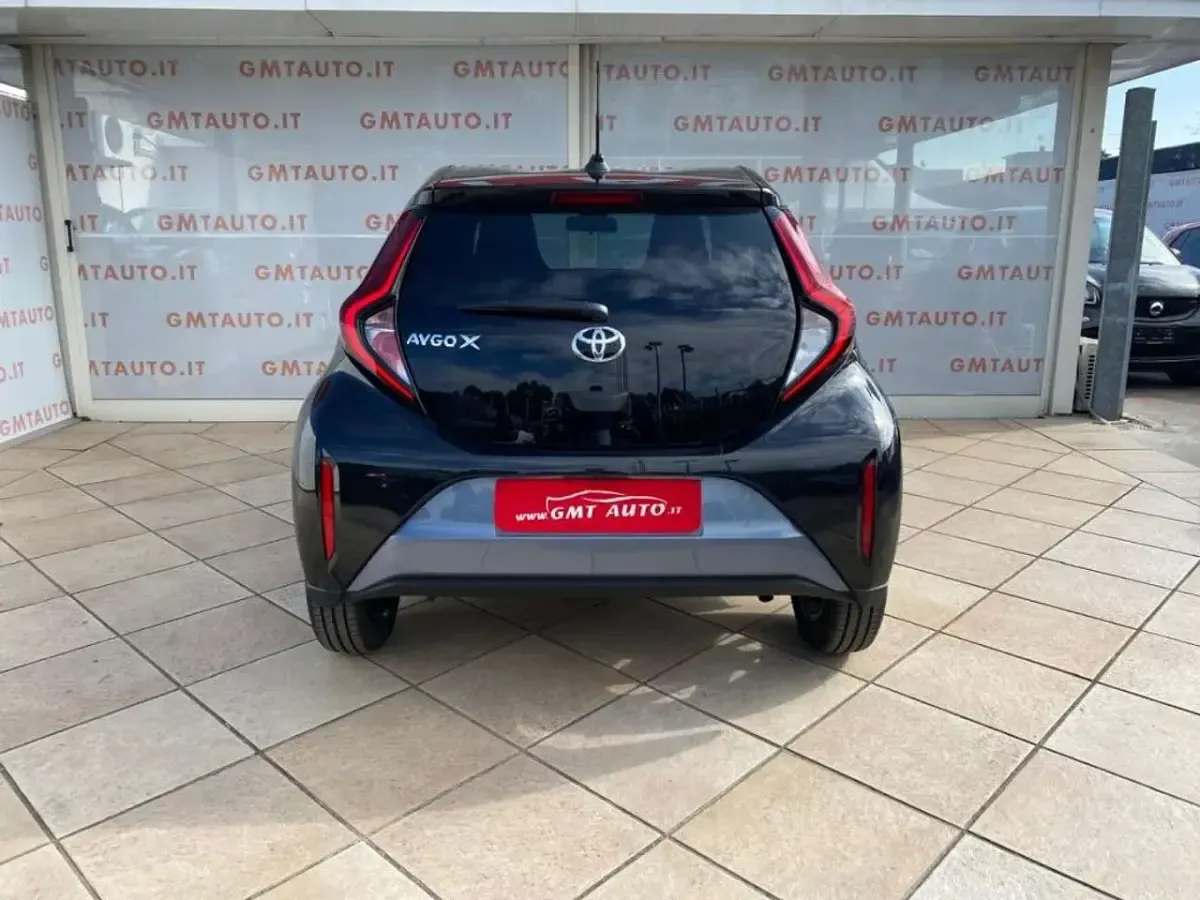 Usata Toyota Aygo X Trend 72 CV (52 kW) 2022 Grigio SUV