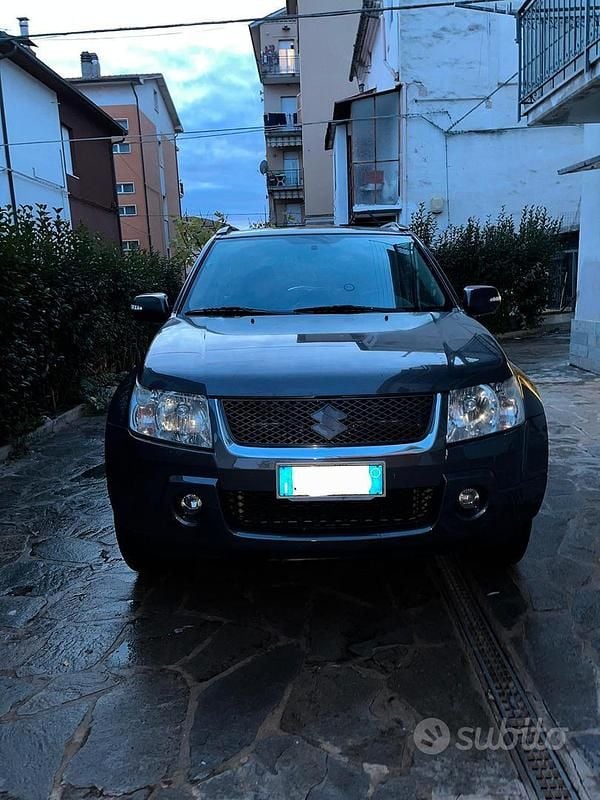 Usata Suzuki Grand Vitara 106 CV (77 kW) 2010 Grigio SUV