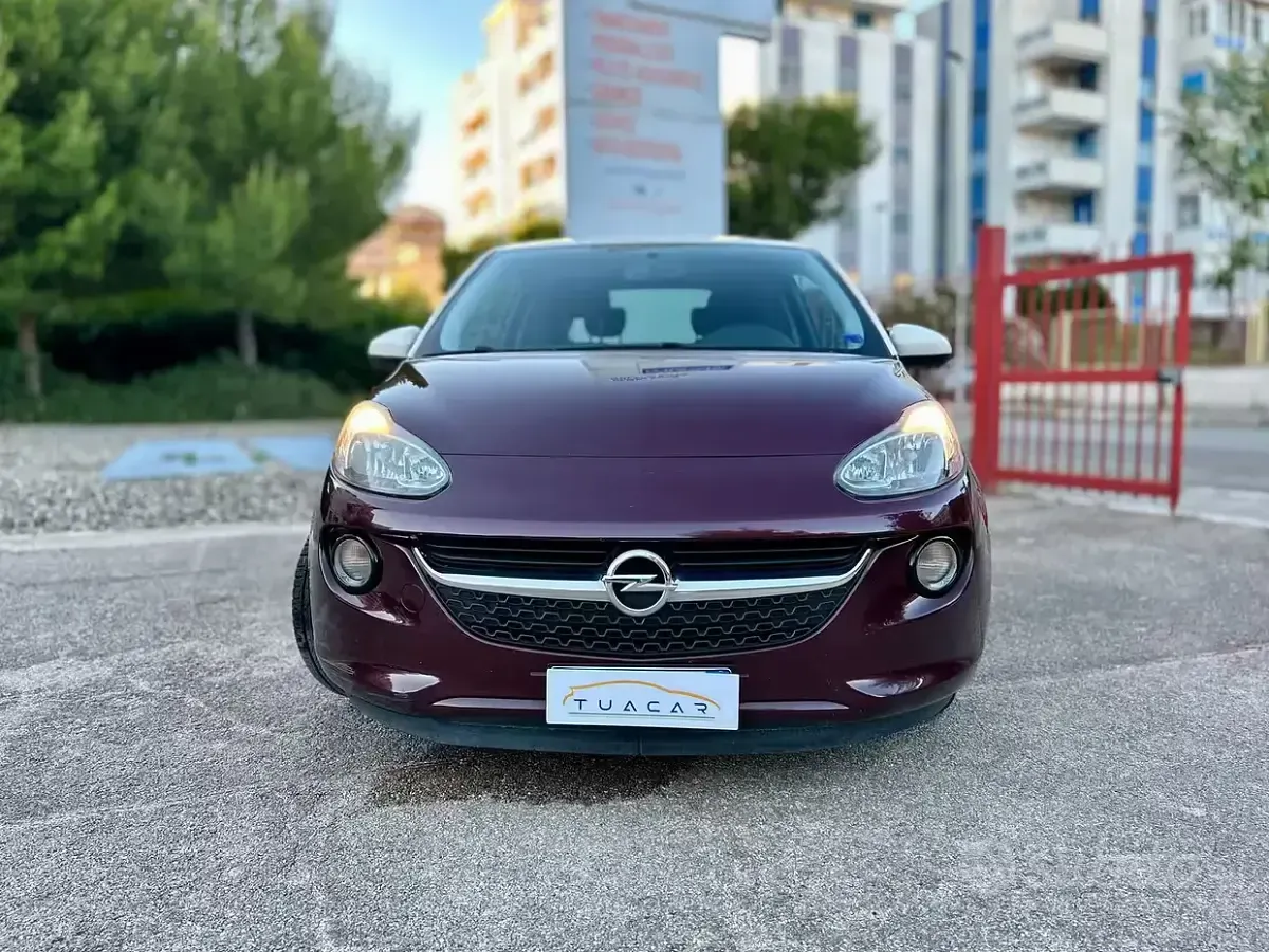 Usata Opel Adam 69 CV (50 kW) 2015 Rosso Utilitaria