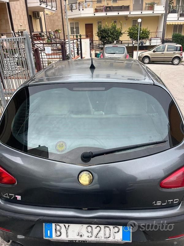 Usata Alfa Romeo 147 116 CV (85 kW) 2003 Grigio Utilitaria