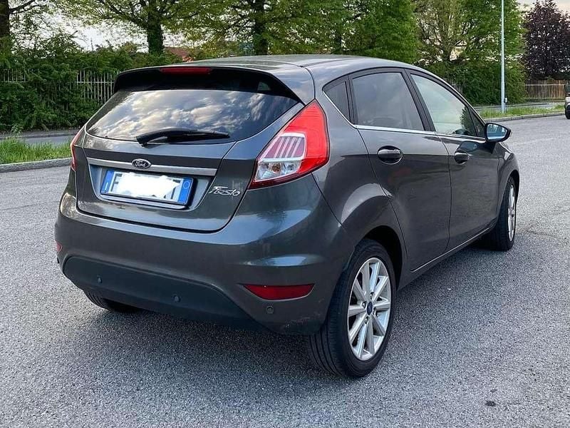 Usata Ford Fiesta Titanium 95 CV (69 kW) 2016 Grigio Berlina