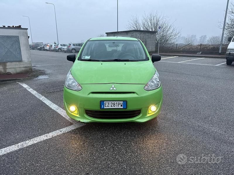 Usata Mitsubishi Space Star Intense 71 CV (52 kW) 2015 Verde Berlina
