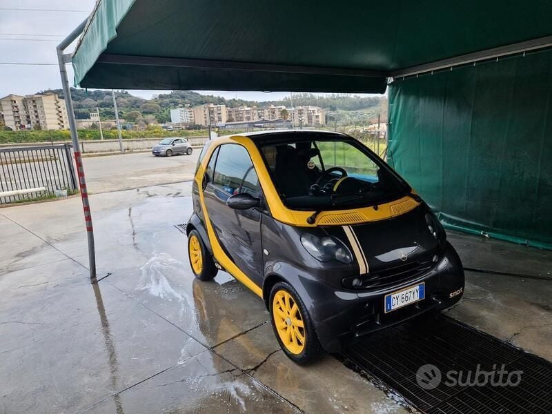 Usata 2005 Smart ForTwo Coupé Utilitaria | 2900 € (Cara) - Immagine 1/4