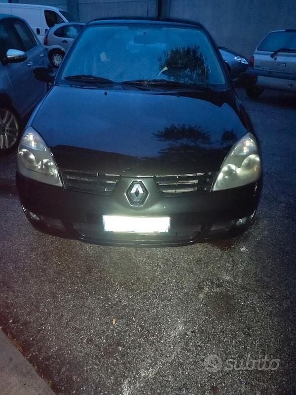 Nero Usata 2009 Renault Clio II Berlina | 600 € (Super prezzo) - Immagine 1/4