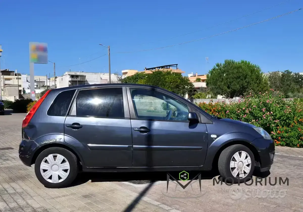 Usata Ford Fiesta 68 CV (50 kW) 2007 Nero Utilitaria