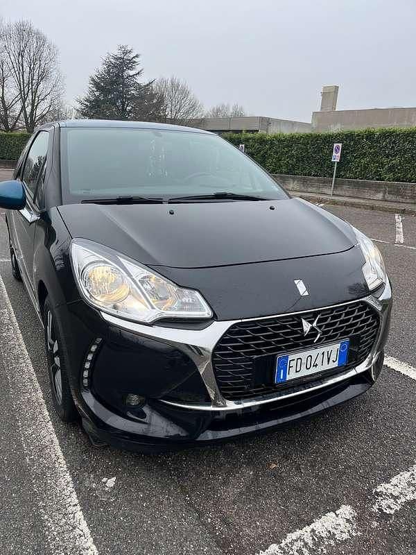 Nero Usata 2016 DS Automobiles DS3 Chic Tre volumi | 7900 € (Buon prezzo) - Immagine 1/4