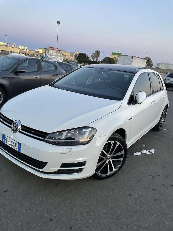 Usata VW Golf VII Highline 110 CV (80 kW) 2015 Berlina