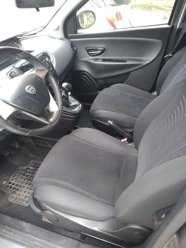 Usata Lancia Ypsilon Silver 86 CV (63 kW) 2011 Grigio Utilitaria