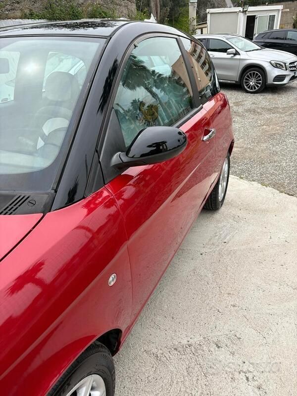 Usata Lancia Ypsilon 69 CV (50 kW) 2004 Rosso Utilitaria