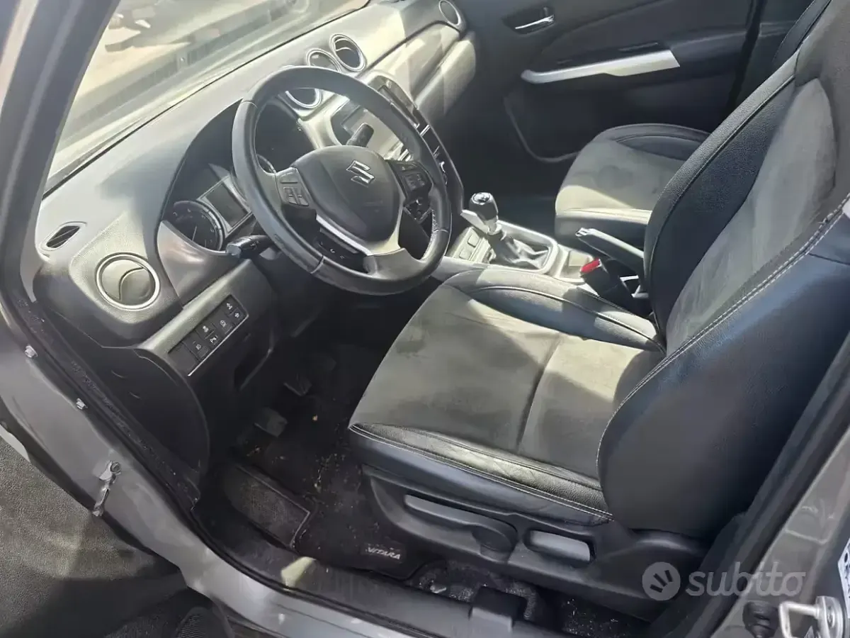 Käytetty Suzuki Vitara 120 HP (88 kW) 2018 Harmaa Katumaasturi