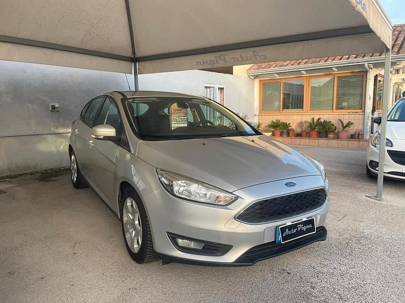 Usata Ford Focus Business Edition 101 CV (74 kW) 2015 Argento Berlina