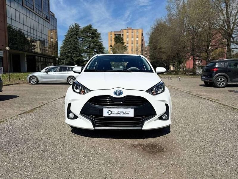 Usata Toyota Yaris Hybrid Active 92 CV (67 kW) 2022 Bianco Berlina