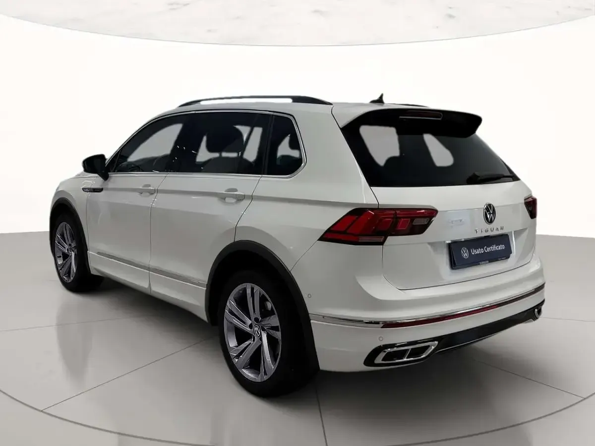 Usata VW Tiguan R-line 150 CV (110 kW) 2022 Pure white SUV