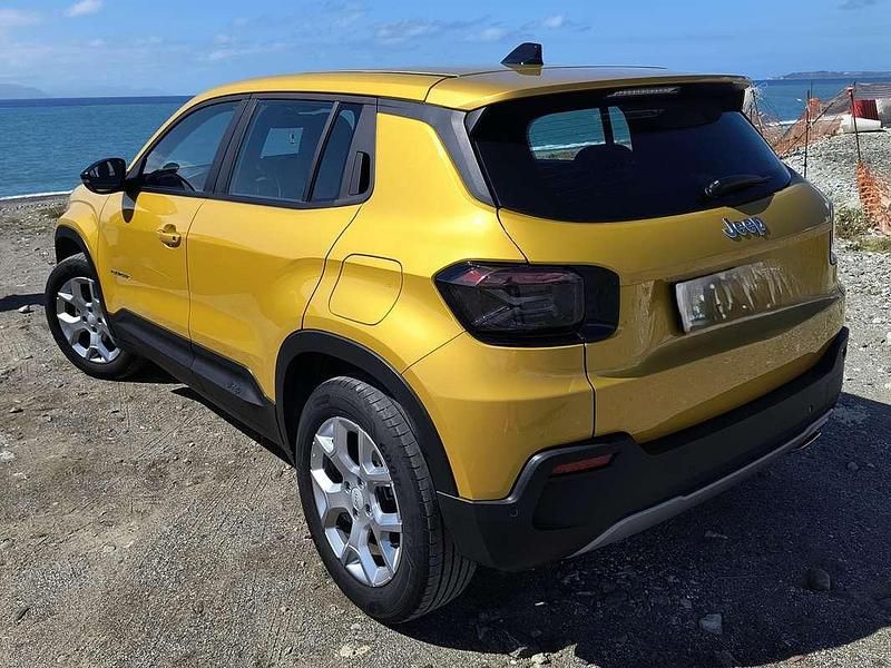 Usata Jeep Avenger Altitude 101 CV (74 kW) 2023 Oro SUV