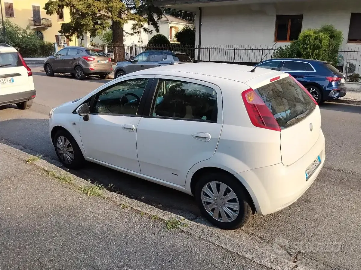 Usata Fiat Grande Punto 75 CV (55 kW) 2006 Bianco Utilitaria