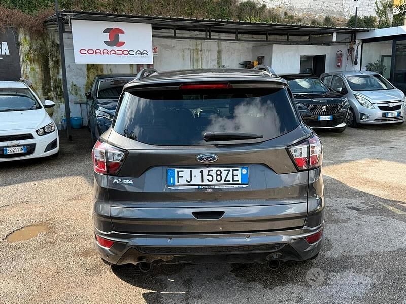 Usata Ford Kuga ST-Line 150 CV (110 kW) 2017 Grigio SUV