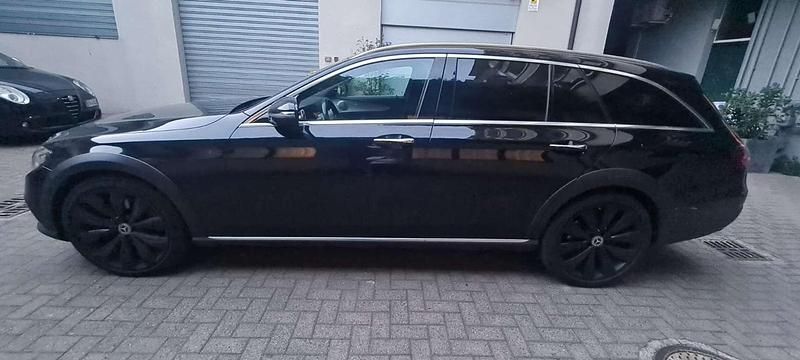 Usata Mercedes E220 All-Terrain Premium Plus 194 CV (142 kW) 2017 Nero Station wagon