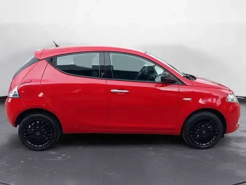 Usata Lancia Ypsilon Silver 69 CV (50 kW) 2017 Rosso Utilitaria