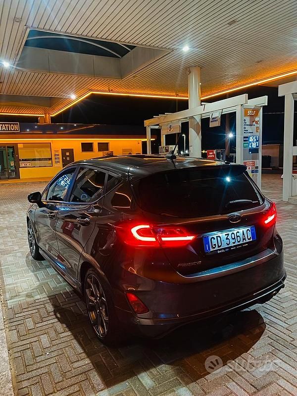 Usata Ford Fiesta ST-Line 95 CV (69 kW) 2021 Grigio Berlina