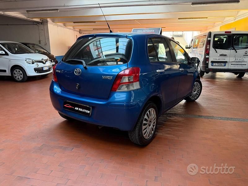 Usata Toyota Yaris 101 CV (74 kW) 2010 Blu Utilitaria