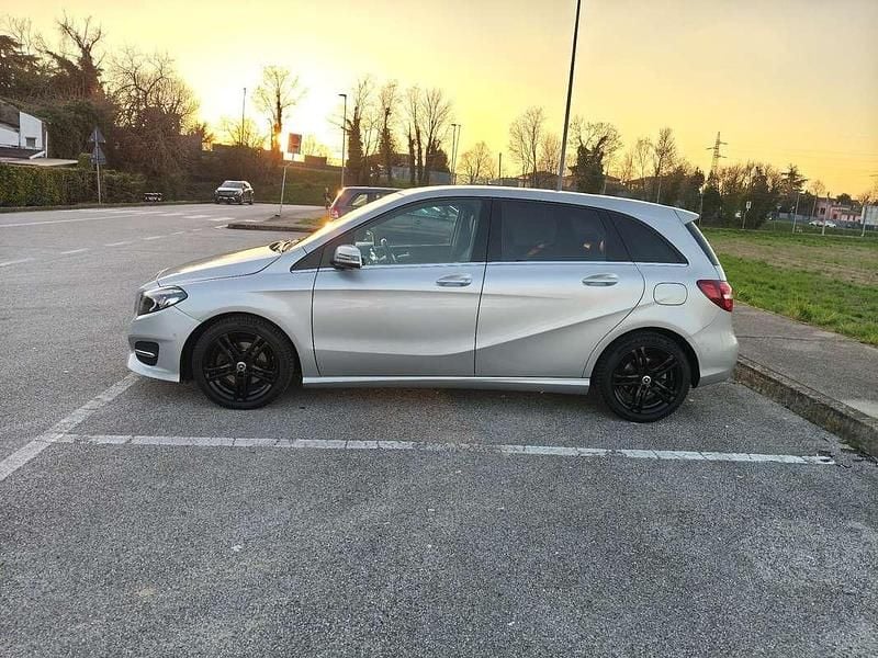 Usata Mercedes B200 Executive 136 CV (100 kW) 2018 Grigio Utilitaria