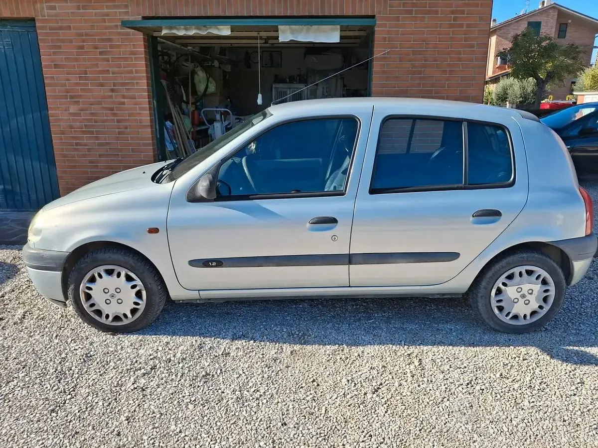 Usata Renault Clio 48 CV (35 kW) 2002 Utilitaria