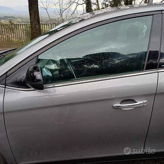 Usata Lancia Delta 120 CV (88 kW) 2010 Grigio Utilitaria