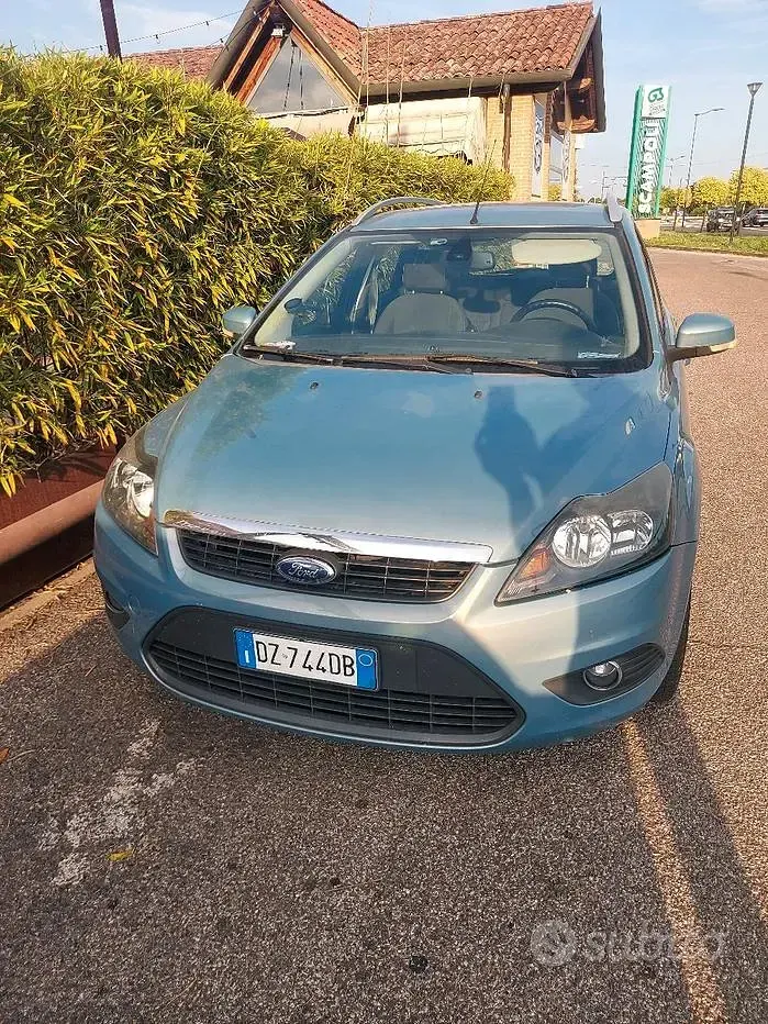 Usata Ford Focus Titanium 145 CV (106 kW) 2009 Blu Station wagon