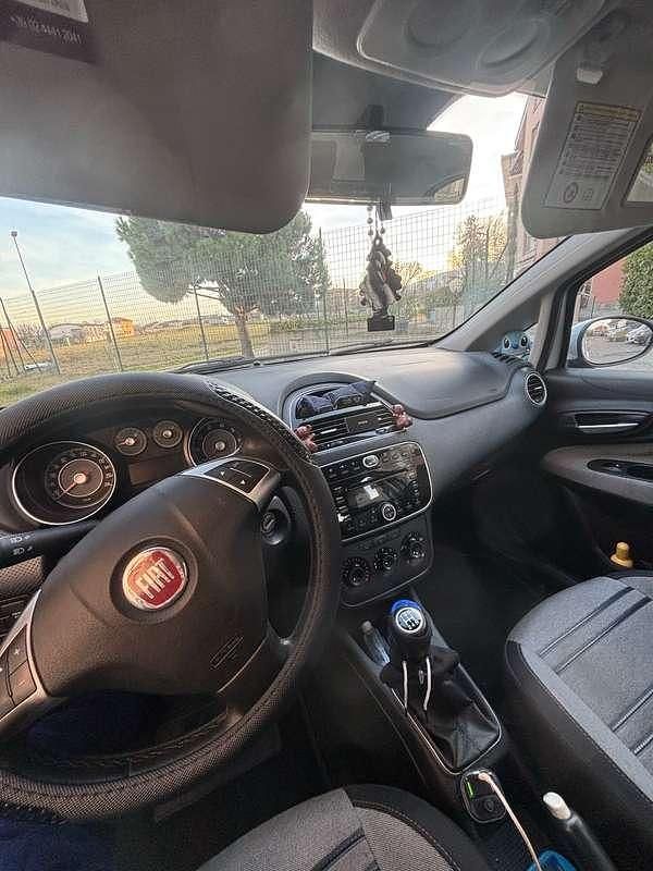 Usata Fiat Punto Evo Dynamic 95 CV (69 kW) 2011 Bianco Utilitaria